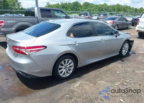 2019 Toyota Camry Le z USA, uszkodzony, nr VIN 4T1B11HK8KU269257
